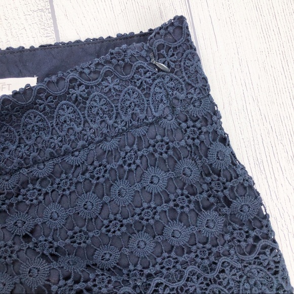 Ann Taylor Loft Navy Crochet Riviera Short‎ 4 - Picture 5 of 7